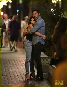 jenna-dewan-boyfriend-steve-kazee-kiss-embrace-15.JPG