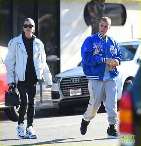 justin-bieber-hailey-baldwin-saturday-morning-pics-20.jpg