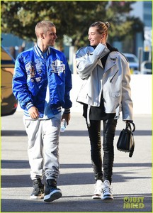 justin-bieber-hailey-baldwin-saturday-morning-pics-24.jpg