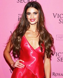 taylor_hill_42842886_248693662494718_4512785826918533357_n.jpg