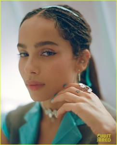 zoe-kravitz-stars-tiffany-co-holiday-campaign-01.jpg