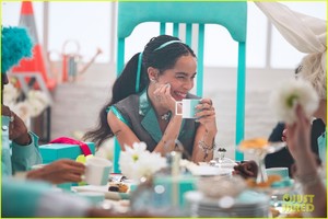 zoe-kravitz-stars-tiffany-co-holiday-campaign-02.JPG