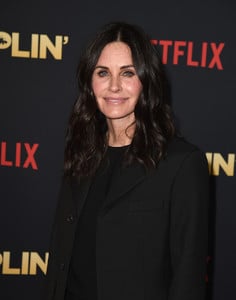 Courteney+Cox+Premiere+Netflix+Dumplin+Arrivals+0iQqVKv0wb-x.jpg