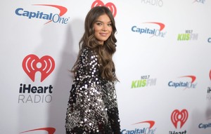 1836409717_2018_jingle_ball_hailee_steinfeld(5).thumb.jpg.2b01b0cd9cb77f7f4817dc607577cc07.jpg