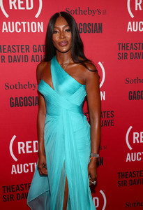 Naomi+Campbell+RED+Auction+Photocall+nQjMrv6JFR5x.jpg