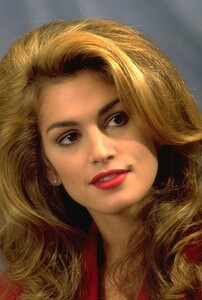 z19653773Q,Cindy-Crawford.jpg