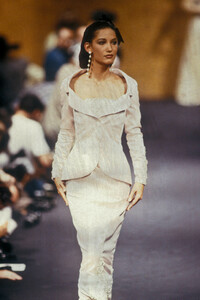 625419785_Chanel1989HauteCouture124.thumb.jpg.2b73710ccecc45060d0fdd2f52061278.jpg