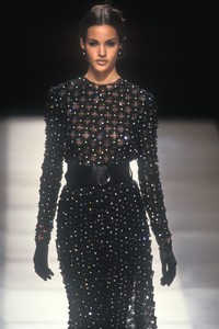 920441623_GiorgioArmani1992WomenRTW103.thumb.jpg.4d31d32d5933349d1f477deaa8526a95.jpg