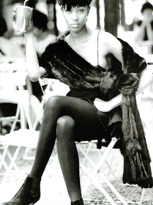 Frange_Demarchelier_Vogue_Italia_November_1989_06.thumb.png.9fa483b5d59d4f81f0fb963f04442660.png