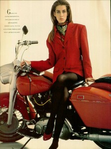 Rosso_Vogue_Italia_November_1988_01.thumb.jpg.43f076a27860a736f3436ed9774534f1.jpg