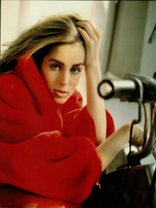 Rosso_Vogue_Italia_November_1988_10.thumb.jpg.74f4dea71dc60805e3b8cf328d889bfd.jpg