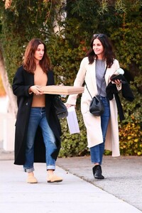 courteney-cox-shopping-in-west-hollywood-12-26-2018-2.jpg