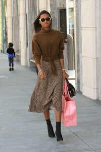 jasmine-tookes-style-and-fashion-12-20-2018-3.jpg