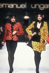 1106703508_EmanuelUngaro1992WomenRTW69.thumb.jpg.86537583cafb7681fb9e1593482f9887.jpg