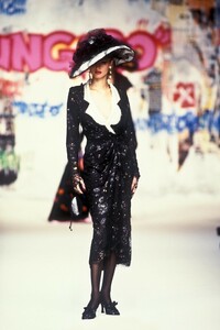 1249069371_EmanuelUngaro1994HauteCouture84.thumb.jpg.5027c674da96a267d477e01b86c24812.jpg