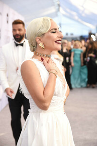 Lady+Gaga+25th+Annual+Screen+Actors+Guild+iGiFhzKoN0ax.jpg