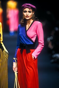 1904006952_SoniaRykiel1992WomenRTW15.thumb.jpg.b6700d069a7bee46f75e833fb1c79315.jpg