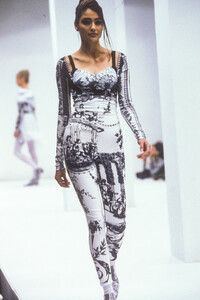 1_dolce-gabbana-ss-1991-2_html.thumb.JPEG.c01c7a4a480be6f559f7b501afb978e5.JPEG