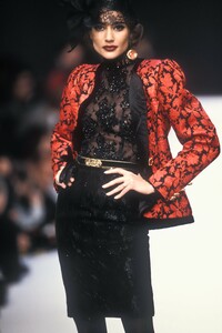 2084020346_EmanuelUngaro1992WomenRTW71.thumb.jpg.f51afd5aad05ae863c12cc5fb7b20587.jpg