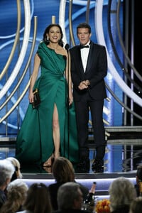 Catherine+Zeta+Jones+76th+Annual+Golden+Globe+b-nNWTLWioix.jpg