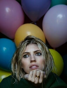 Devon-Windsor-by-Helena-Christensen-2-620x808.thumb.jpg.2519b19fcfc5611dd1871adfb8e85cf4.jpg