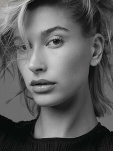 Hailey-Baldwin-LOfficiel-Paris-Cover-Photoshoot04.thumb.jpg.581d435e07e1ad09ff48c753e57c2c8e.jpg