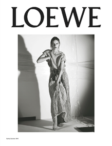 Meisel_Loewe_Spring_Summer_2015_01.thumb.png.0c86425bc8725aa7537f8110d29df285.png