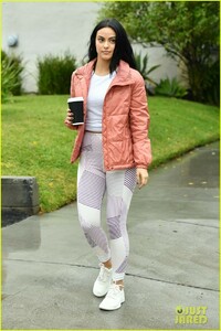 camila-mendes-braves-the-rain-for-coffee-run-06.jpg