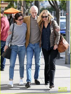 courteney-cox-lisa-kudrow-lunch-01.jpg