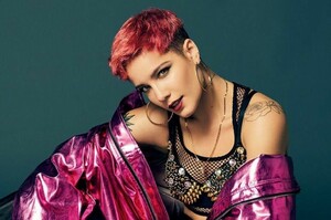 halsey-gq-japan-2019-2.thumb.jpg.2effc3829e0c1fbb620d5308a4be6d5e.jpg