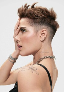 halsey-in-glamour-magazine-january-2019-4.jpg