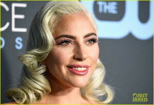 lady-gaga-critics-choice-2019-awards-05.jpg