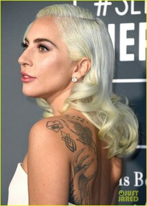 lady-gaga-critics-choice-2019-awards-06.jpg