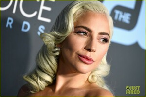 lady-gaga-critics-choice-2019-awards-07.jpg