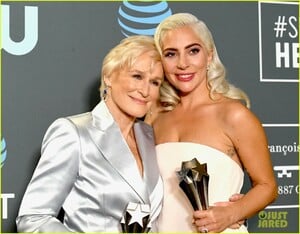 lady-gaga-glenn-close-mom-became-friends-02.jpg