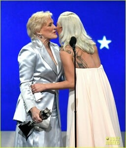 lady-gaga-glenn-close-mom-became-friends-06.jpg