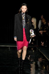 versace-pf19-031(1).thumb.jpg.3aee06cdaaab0a055bab58f1694352d0.jpg