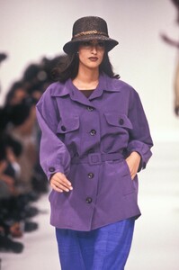 100384814_YvesSaintLaurent1991WomenRTW12.thumb.jpg.1489223f7fe14650beba10cf7638d35e.jpg