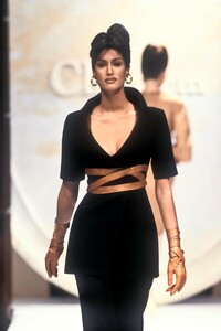 1007286692_ChristianDior1993HauteCouture37.thumb.jpg.1599c0f78c09eb9946fbe0d45a7350ce.jpg