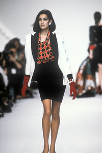 1061680434_ChristianDior1991WomenRTW11.thumb.jpg.40f2c0b2dcd3e15205d1908b6a9b642f.jpg