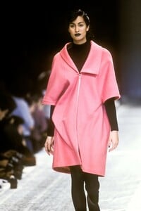 1102371703_CommedesGarcons1991WomenRTW56.thumb.jpg.bb2197933f24b80276ab48b347f1bbfe.jpg