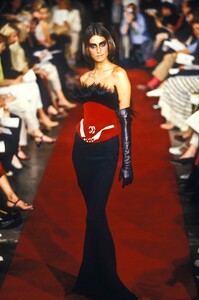 1131590204_JeanPaulGaultier1997HauteCouture65.thumb.jpg.00f130027d8ce21a83bbcc742b319be9.jpg