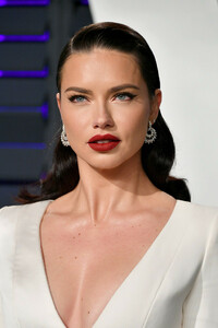 1141539722_AdrianaLima2019VanityFairOscarPartyheQ0KJJtwzTx.thumb.jpg.ade636d67aae942652c784a84e0dac2f.jpg