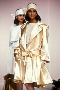 1145606848_NinaRicci1991HauteCouture35.thumb.jpg.e510023a5e1d9c58f3386ccce2a0c23f.jpg