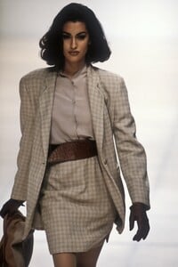 1148749464_GiorgioArmani1991WomenRTW53.thumb.jpg.611f95dc485fdf47270aec81835853f5.jpg