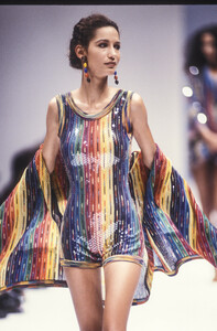 1200087195_Missoni1991WomenRTW6.thumb.jpg.730f329827d72ac40795feb81d3c4fb8.jpg