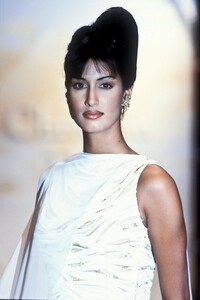 1219758697_ChristianDior1993HauteCouture53.thumb.jpg.3668231bb3d1f5ffd1dfdb495ea708af.jpg