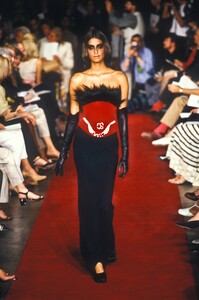 1276452765_JeanPaulGaultier1997HauteCouture64.thumb.jpg.90079e808bfd6aff5c00fb1688738e43.jpg