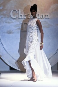 14758036_ChristianDior1993HauteCouture54.thumb.jpg.0b580769e347b64899ac2beda41af151.jpg