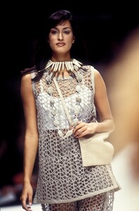 1516768226_Fendi1993WomenRTW6.thumb.jpg.9311d58e2e16c83f40c0158f747749de.jpg